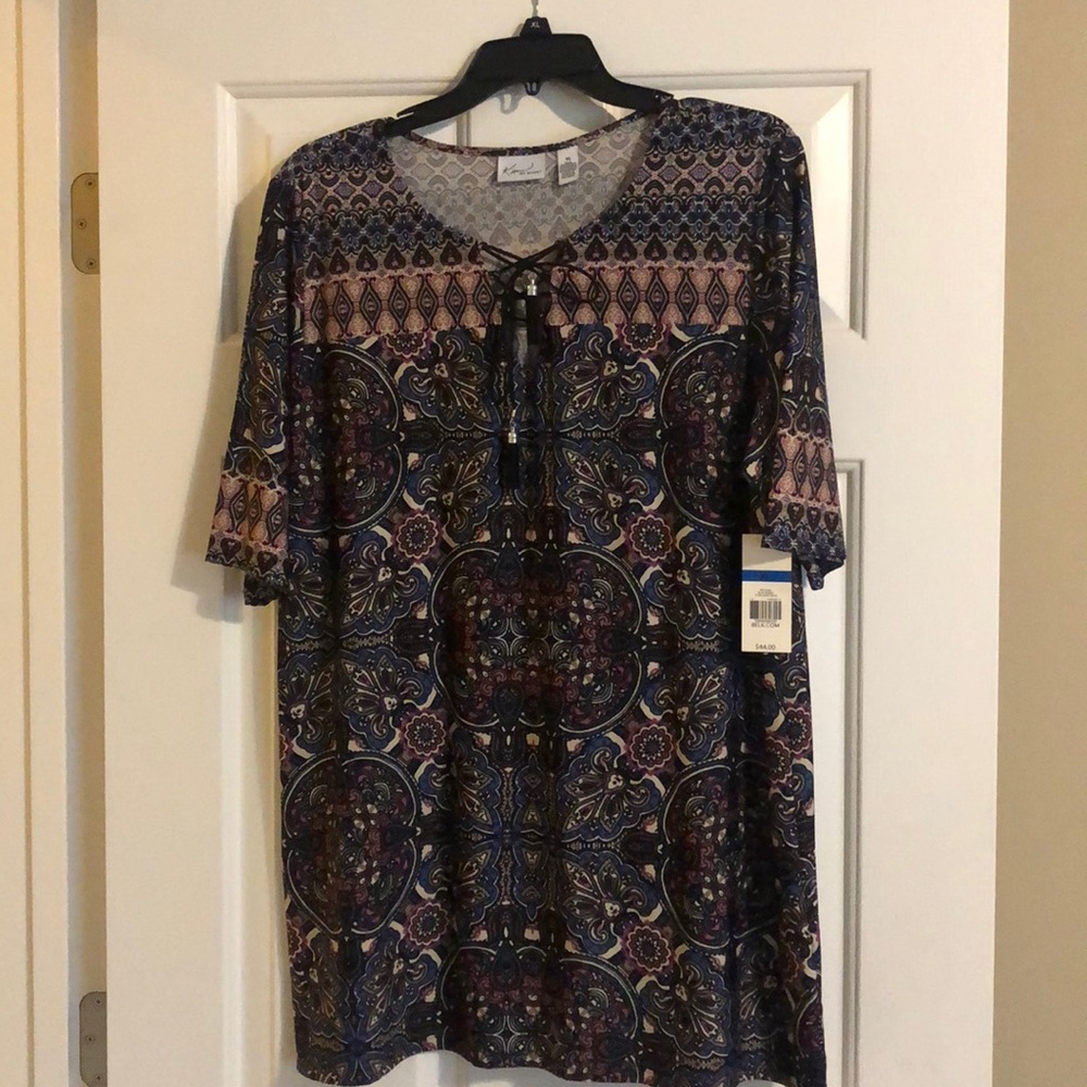 NWT Kim Rogers XL short sleeve knit printed top. Primary colors black/blue/pink.